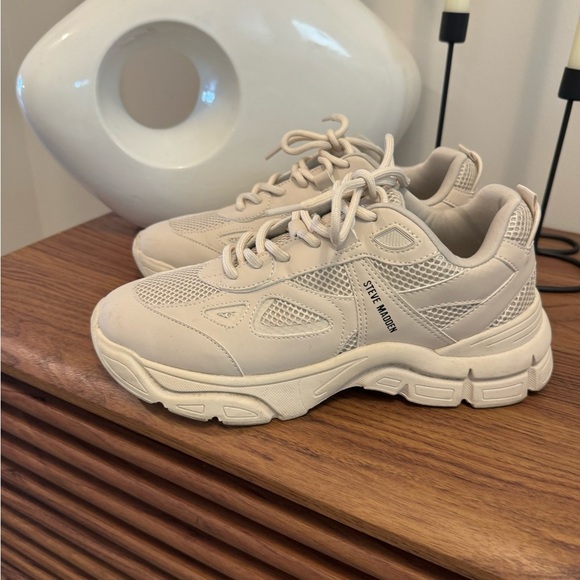 Like New! Worn once! Women’s Size 9 - Picture 4 of 6